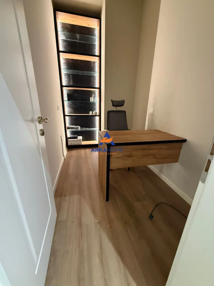 Tirane, jepet me qera ambjent biznesi Kati 1, 140 m² 1.500 € 
