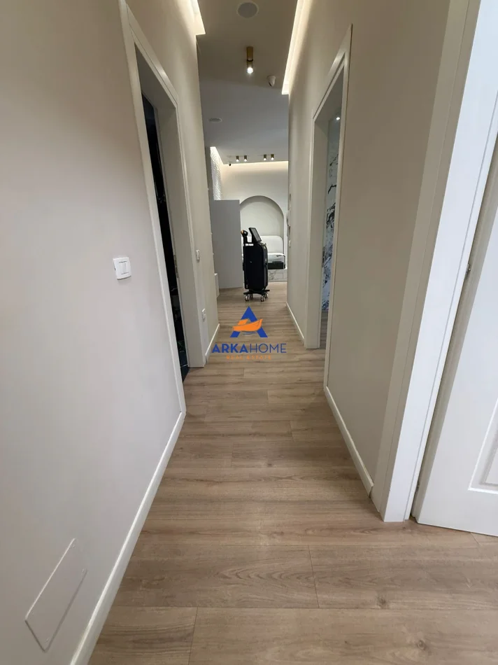 Tirane, jepet me qera ambjent biznesi Kati 1, 140 m² 1.500 € 