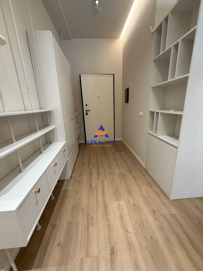 Tirane, jepet me qera ambjent biznesi Kati 1, 140 m² 1.500 € 