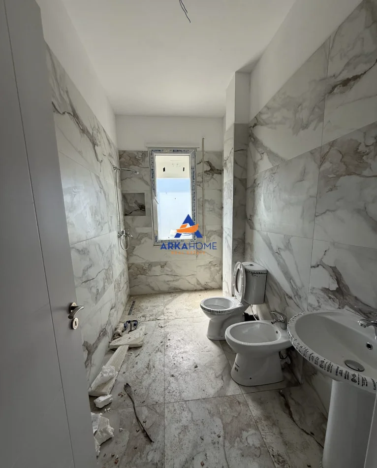 Tirane, shitet apartament 2+1+Ballkon Kati 3, 121 m² 121.500 € 