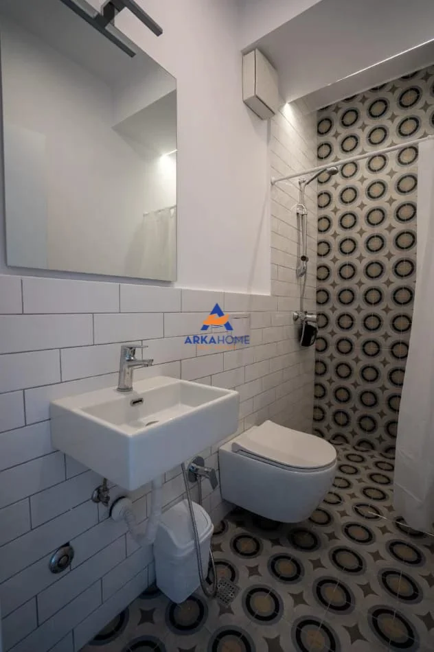 Tirane, shitet apartament 1+1+Ballkon Kati 4, 74 m² 167.400 € 