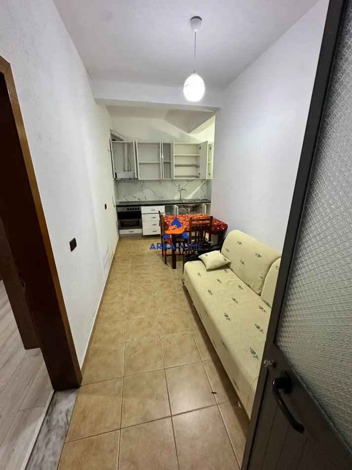 Tirane, jepet me qera apartament 1+1 Kati 1, 40 m² 368 € 