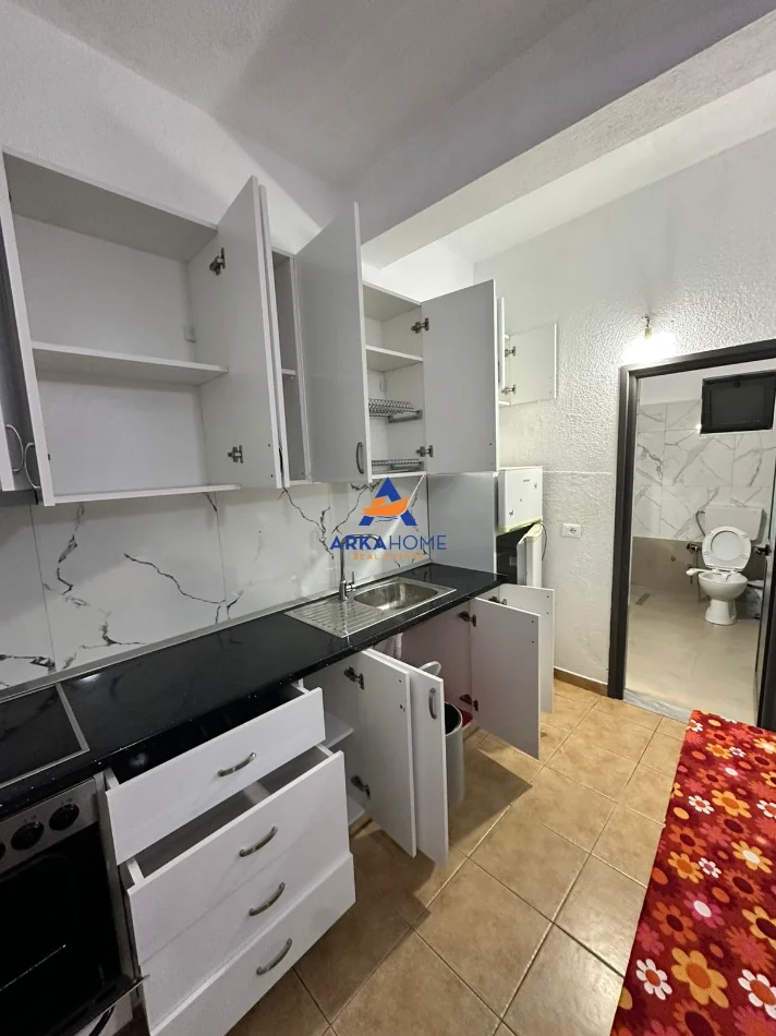 Tirane, jepet me qera apartament 1+1 Kati 1, 40 m² 368 € 