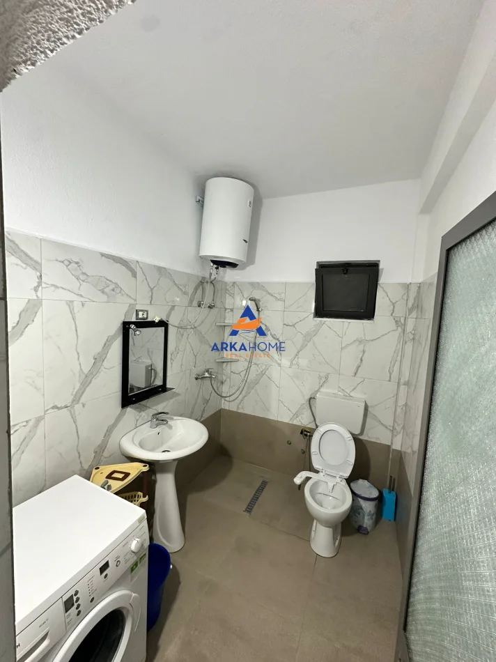 Tirane, jepet me qera apartament 1+1 Kati 1, 40 m² 368 € 