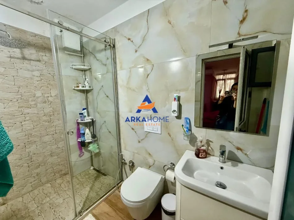 Tirane, jepet me qera apartament 2+1+Ballkon Kati 1, 105 m² 1.051 € 