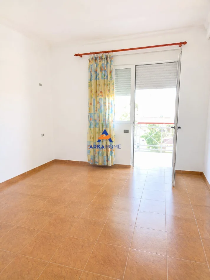 Tirane, jepet me qera ambjent biznesi Kati 2, 120 m² 1.000 € (TIRANA E RE)