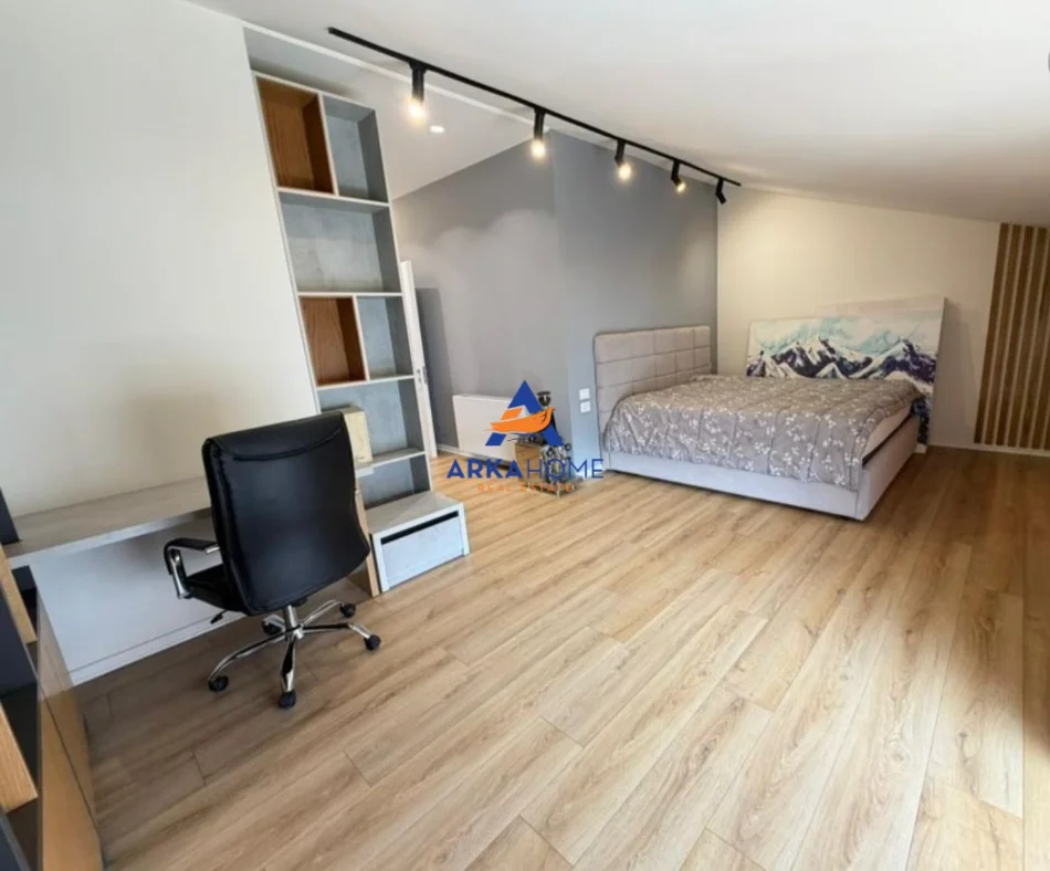 Tirane, jepet me qera Vile 2+1+Ballkon Kati 0, 200 m² 1.500 € 