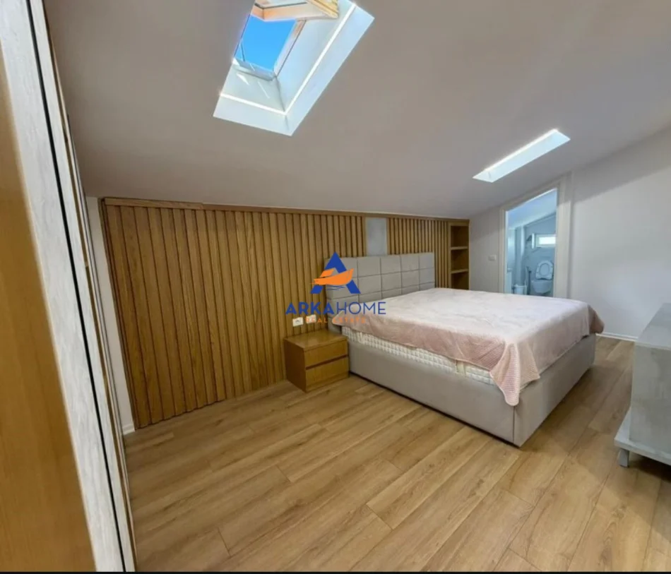 Tirane, jepet me qera Vile 2+1+Ballkon Kati 0, 200 m² 1.500 € 