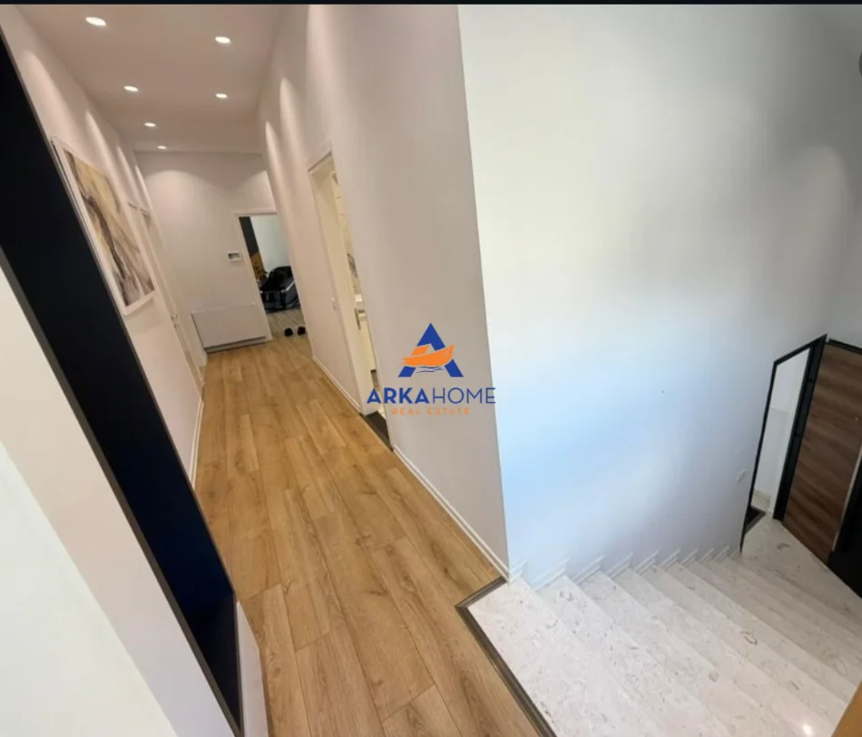 Tirane, jepet me qera Vile 2+1+Ballkon Kati 0, 200 m² 1.500 € 