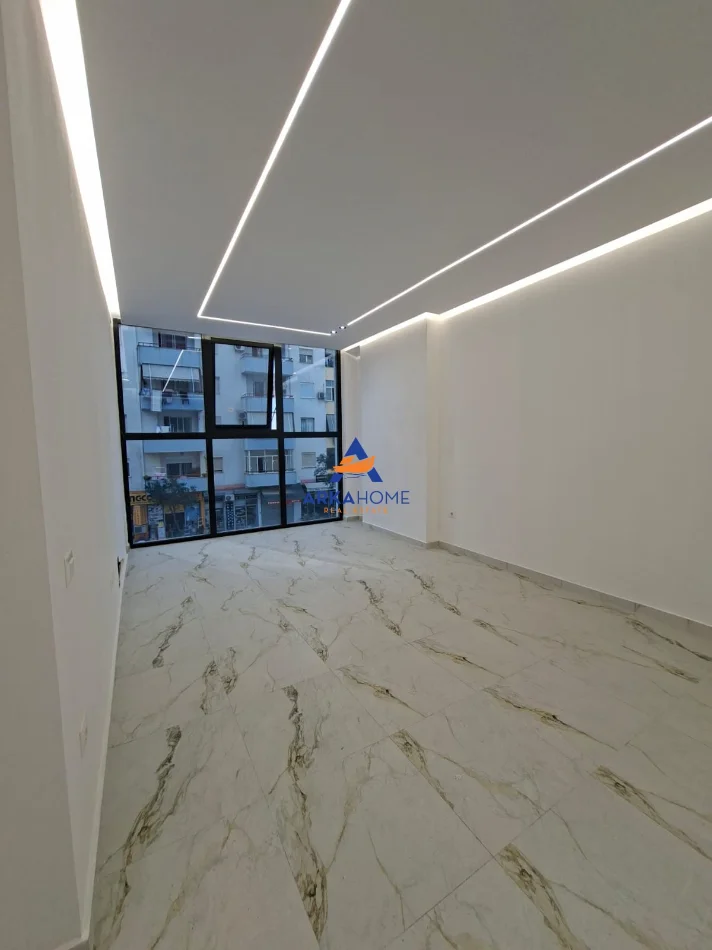 Tirane, jepet me qera ambjent biznesi Kati 1, 60 m² 736 € 