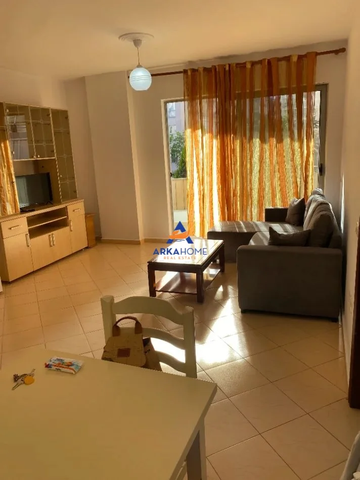 Tirane, jepet me qera apartament 1+1+Ballkon Kati 2, 72 m² 368 € 