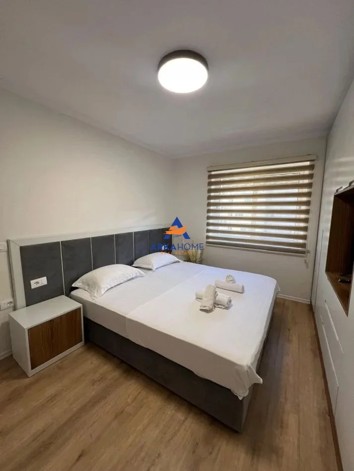 Tirane, jepet me qera apartament 2+1+Ballkon Kati 3, 100 m² 750 € 