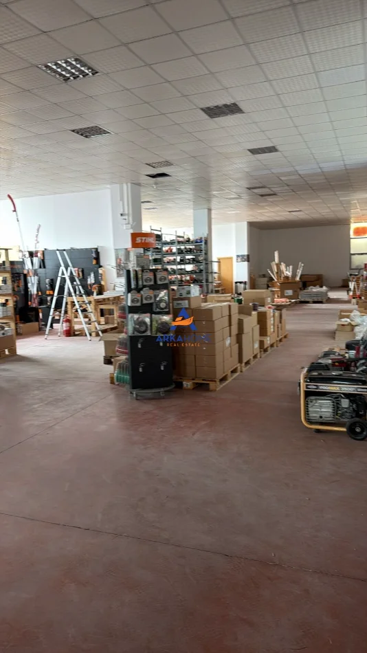 Tirane, jepet me qera magazine Kati 0, 1.000 m² 5.000 € 