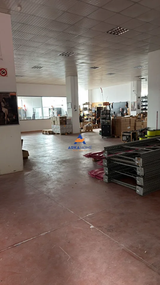 Tirane, jepet me qera magazine Kati 0, 1.000 m² 5.000 € 