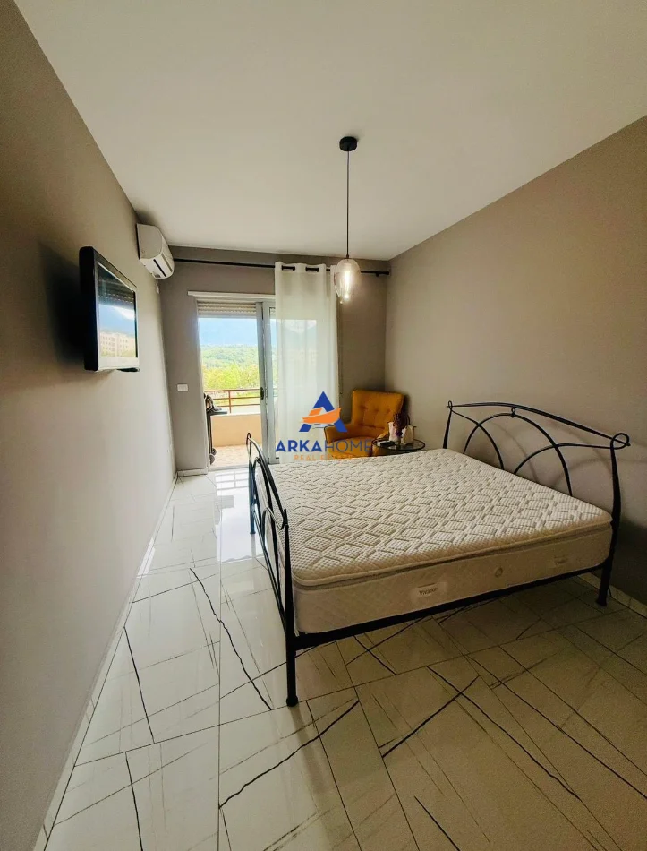 Tirane, jepet me qera apartament 2+1+Ballkon Kati 4, 137 m² 1.200 € 