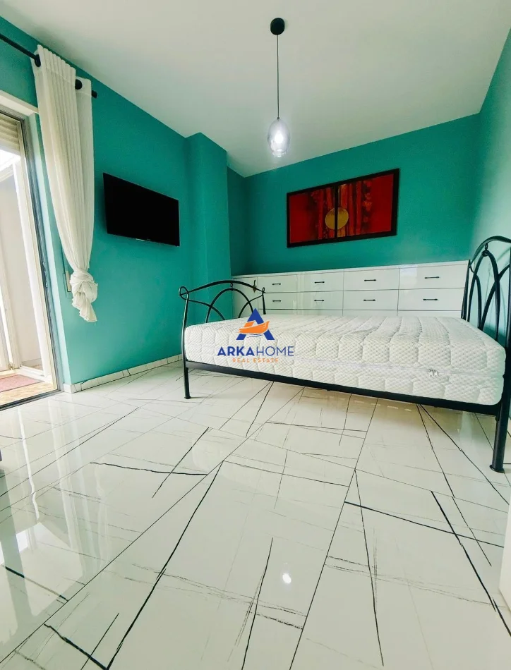Tirane, jepet me qera apartament 2+1+Ballkon Kati 4, 137 m² 1.200 € 