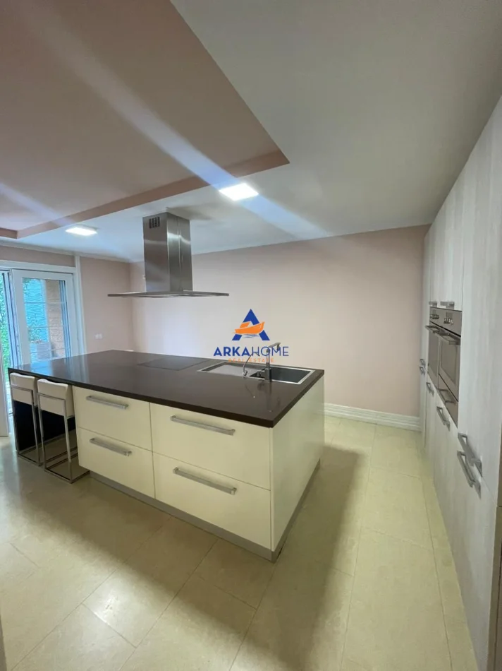Tirane, jepet me qera Vile 3 Katshe Kati 3, 250 m² 3.995 € 