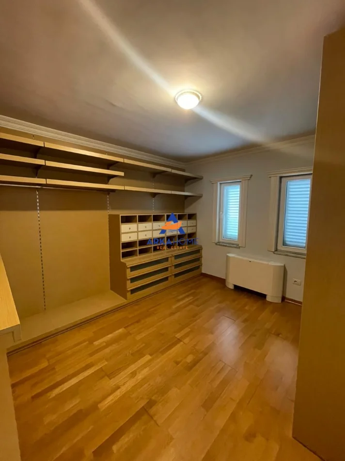 Tirane, jepet me qera Vile 3 Katshe Kati 3, 250 m² 3.995 € 