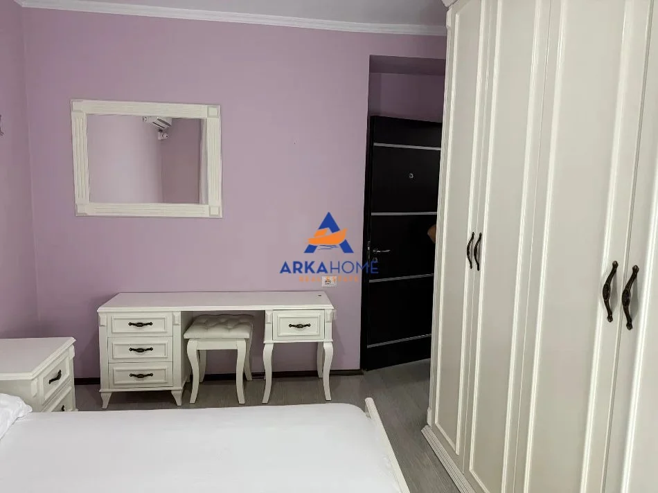 Tirane, jepet me qera apartament 2+1+Ballkon Kati 4, 89 m² 750 € 