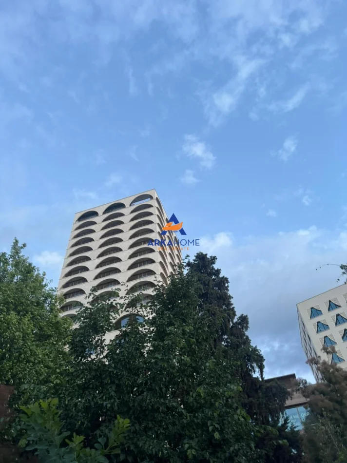 Tirane, jepet me qera zyre Kati 4, 423 m² 
