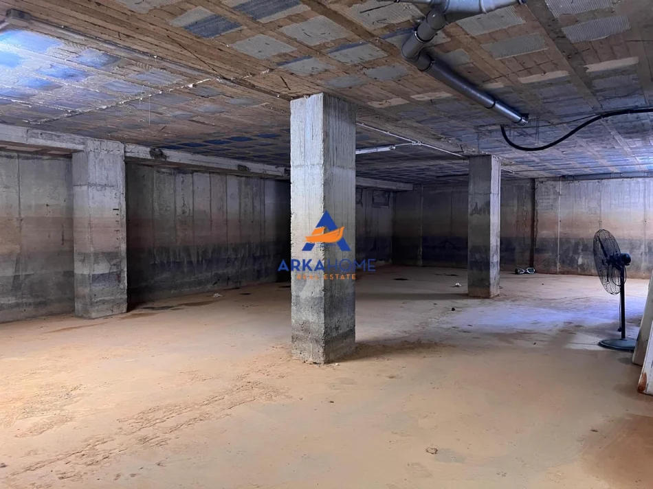 Durres, shitet magazine Kati -1, 320 m² 200.000 € 