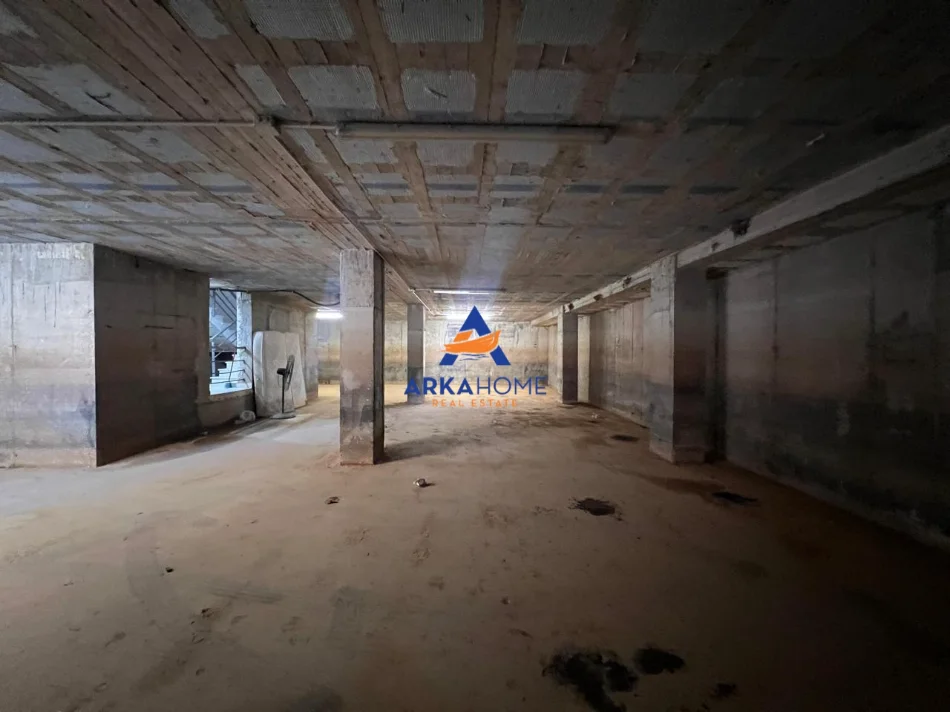 Durres, shitet magazine Kati -1, 320 m² 200.000 € 