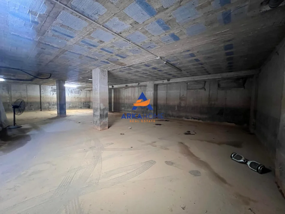 Durres, shitet magazine Kati -1, 320 m² 200.000 € 