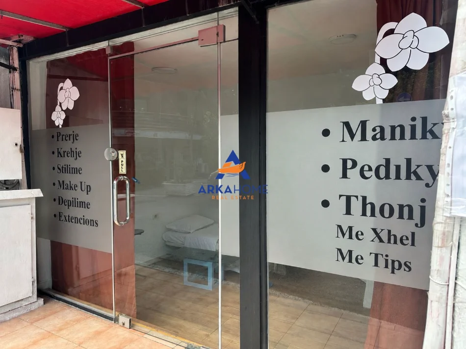 Tirane, jepet me qera dyqan Kati 0, 10 m² 250 € 