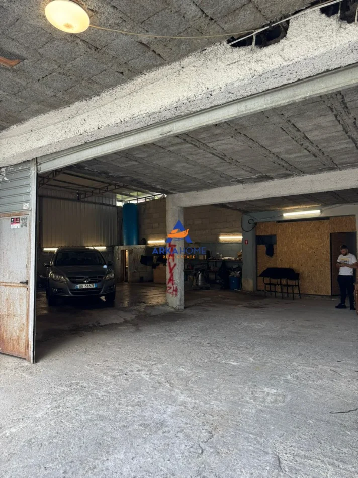 Tirane, jepet me qera ambjent biznesi Kati 0, 300 m² 1.000 € 