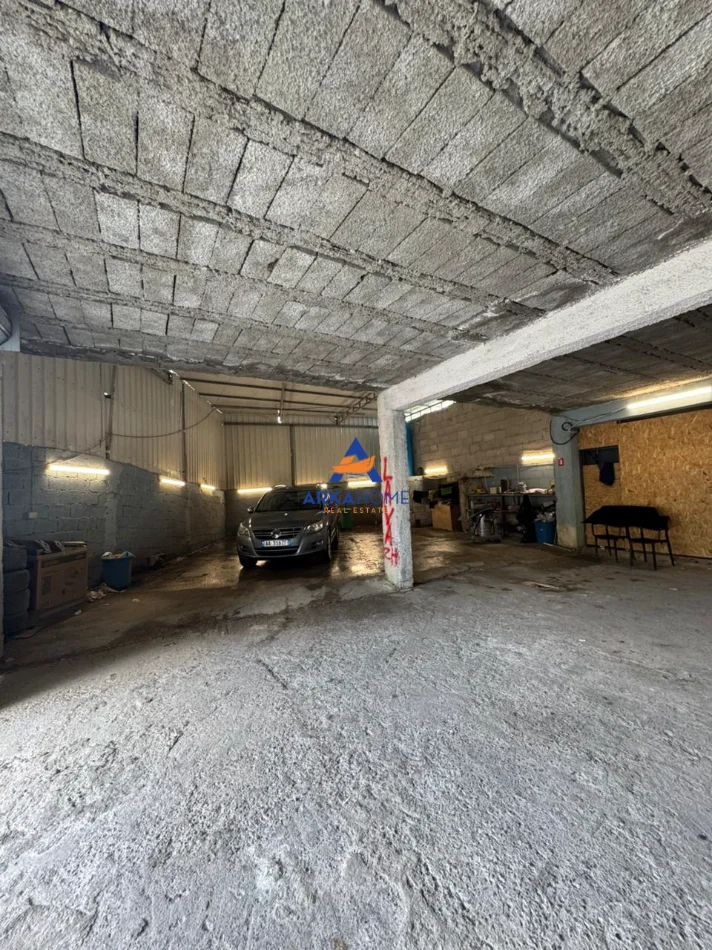 Tirane, jepet me qera ambjent biznesi Kati 0, 300 m² 1.000 € 