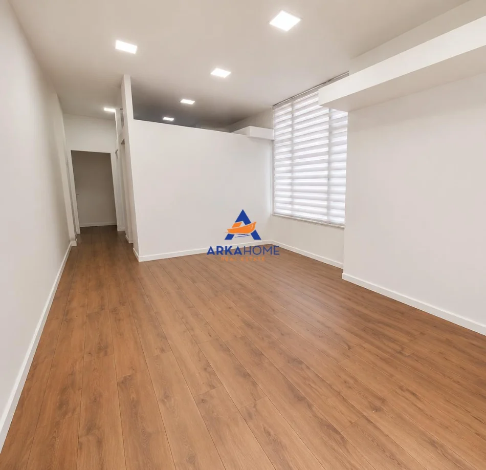 Tirane, jepet me qera ambjent biznesi Kati 0, 50 m² 630 € 