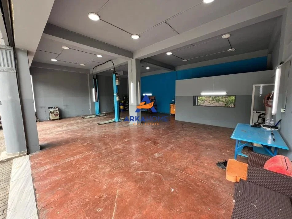 Tirane, jepet me qera ambjent biznesi Kati 0, 600 m² 1.200 € 