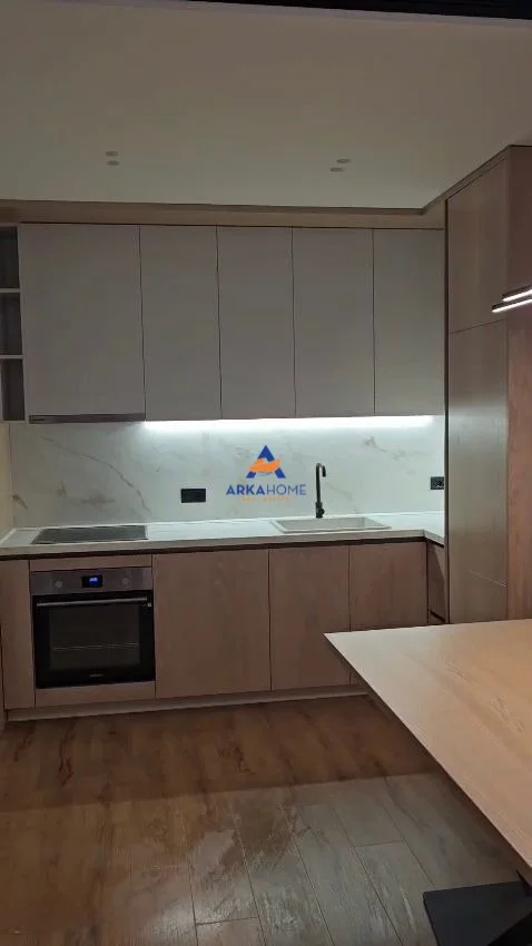 Tirane, jepet me qera apartament 1+1+Ballkon Kati 10, 75 m² 1.051 € 