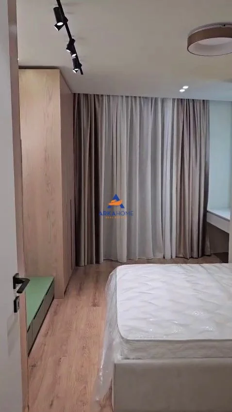 Tirane, jepet me qera apartament 1+1+Ballkon Kati 10, 75 m² 1.051 € 