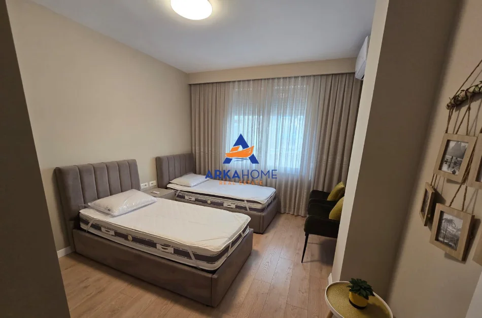 Tirane, jepet me qera apartament 1+1+Ballkon Kati 5, 90 m² 893 € (Astir Tiranë)