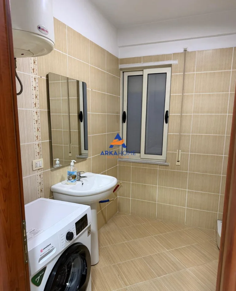 Tirane, jepet me qera apartament 2+1+Ballkon Kati 7, 107 m² 736 € 