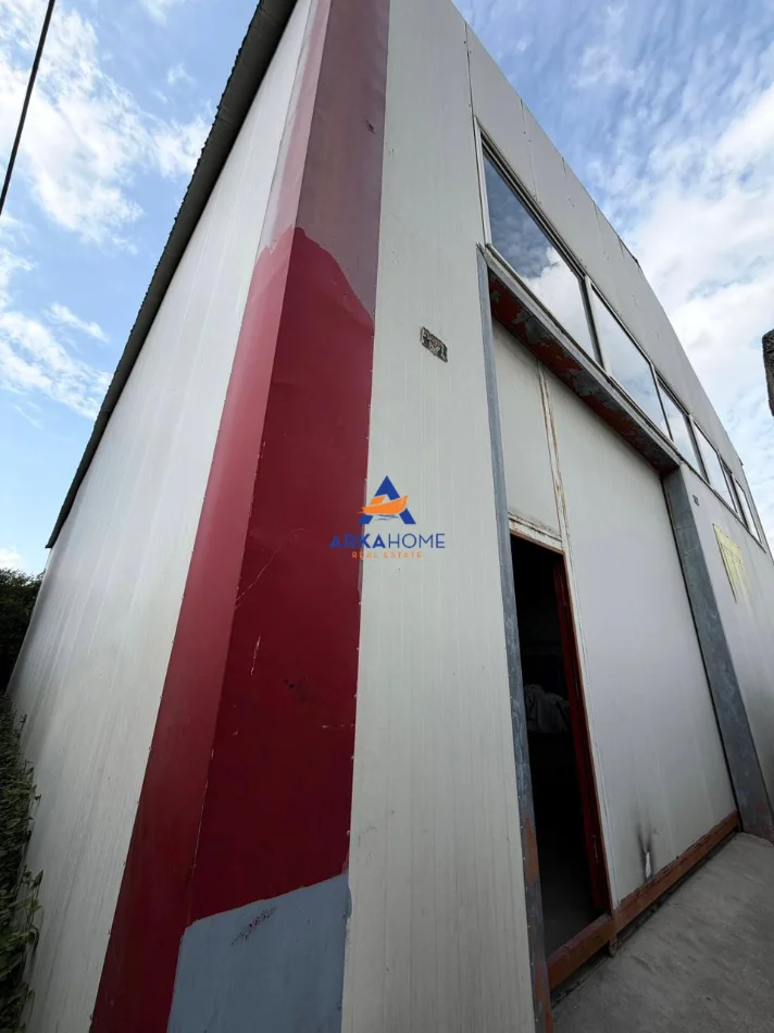 Tirane, jepet me qera magazine Kati 0, 311 m² 1.300 € 