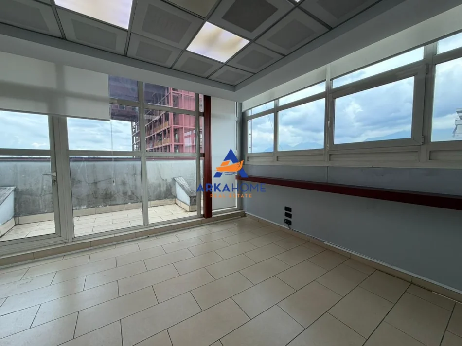 Tirane, jepet me qera zyre Kati 9, 450 m² 6.000 € 