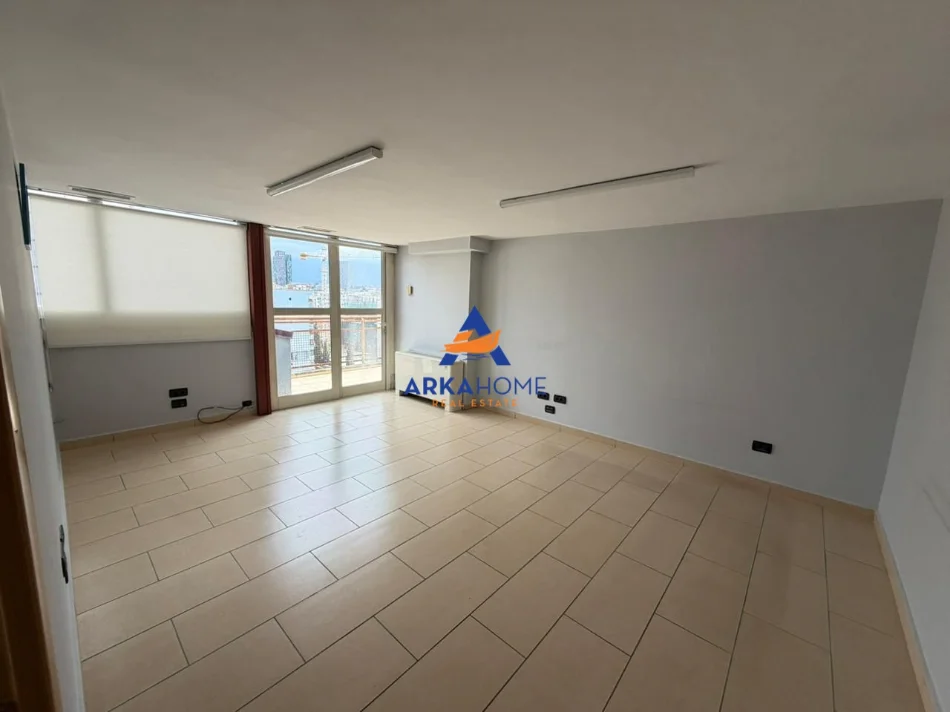 Tirane, jepet me qera zyre Kati 9, 450 m² 6.000 € 
