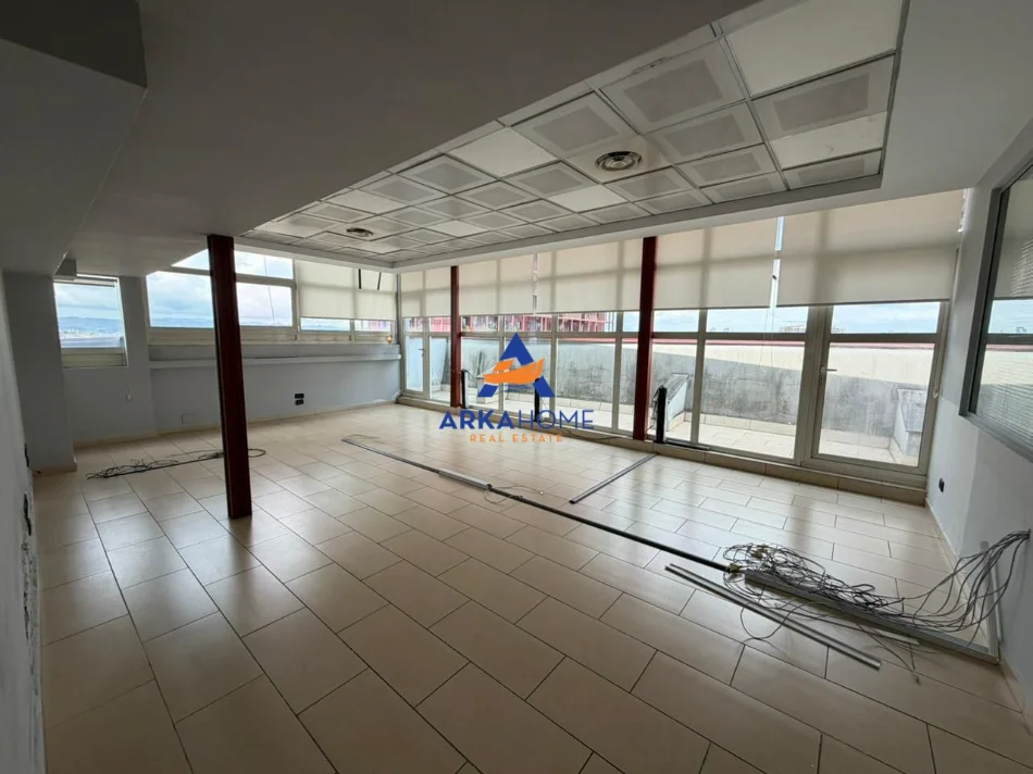 Tirane, jepet me qera zyre Kati 9, 450 m² 6.000 € 