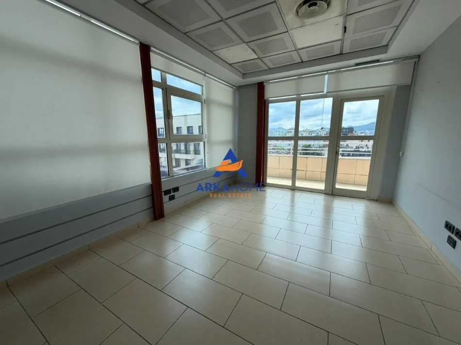 Tirane, jepet me qera zyre Kati 9, 450 m² 6.000 € 
