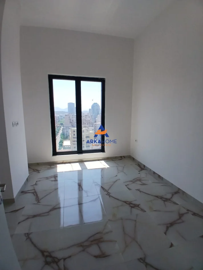 Tirane, jepet me qera apartament 2+1+Ballkon Kati 13, 106 m² 1.300 € 
