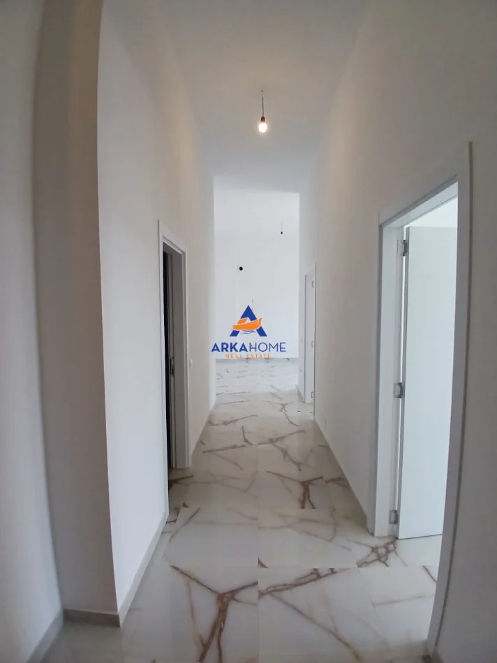 Tirane, jepet me qera apartament 2+1+Ballkon Kati 13, 106 m² 1.300 € 