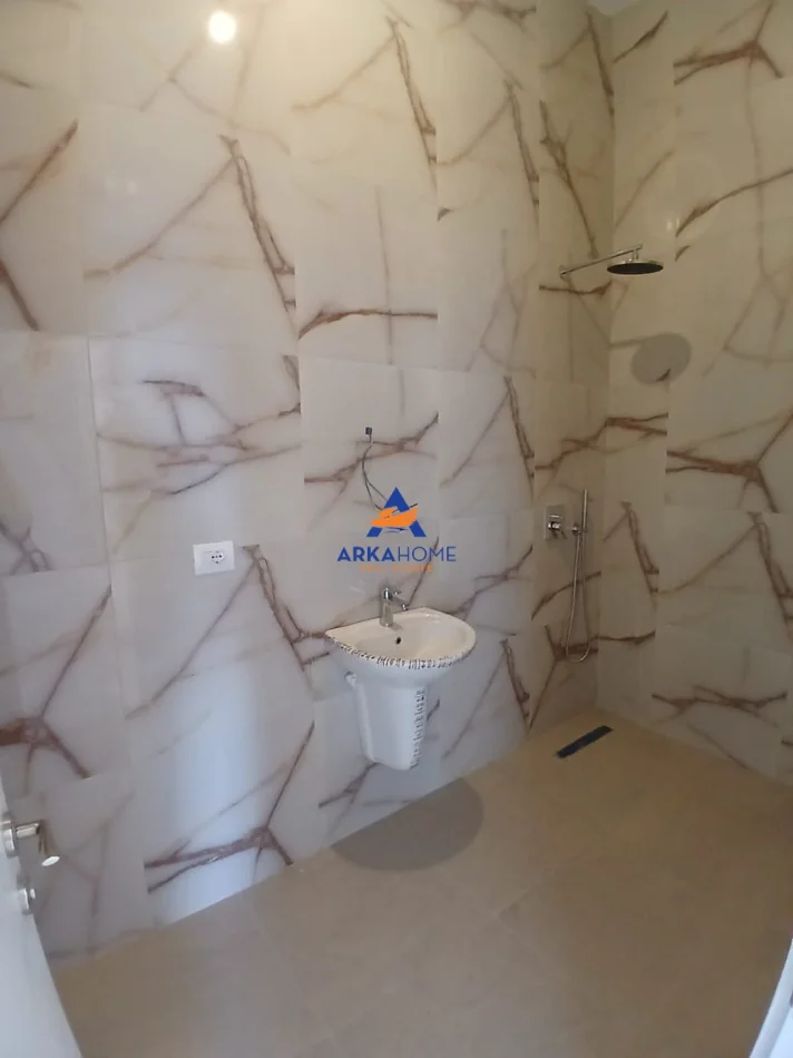Tirane, jepet me qera apartament 2+1+Ballkon Kati 13, 106 m² 1.300 € 