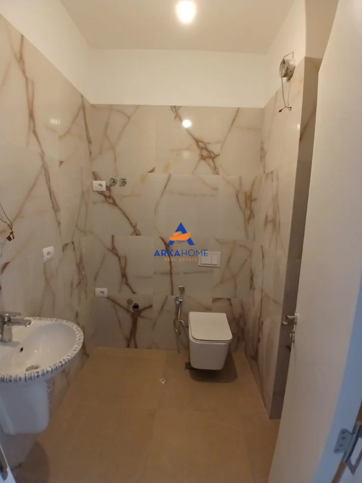 Tirane, jepet me qera apartament 2+1+Ballkon Kati 13, 106 m² 1.300 € 