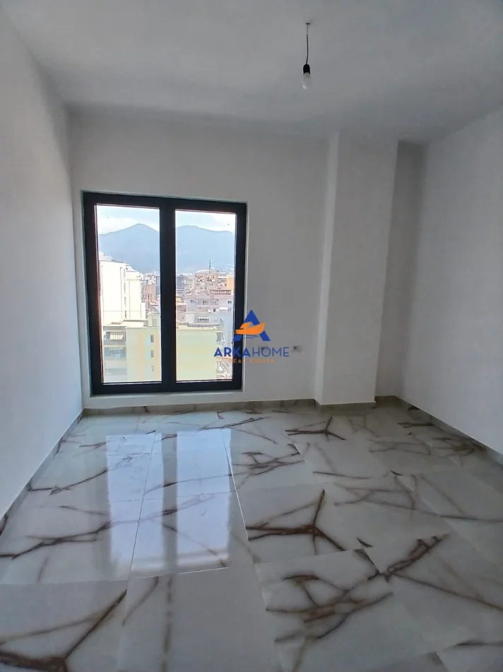 Tirane, jepet me qera apartament 2+1+Ballkon Kati 10, 109 m² 1.261 € 
