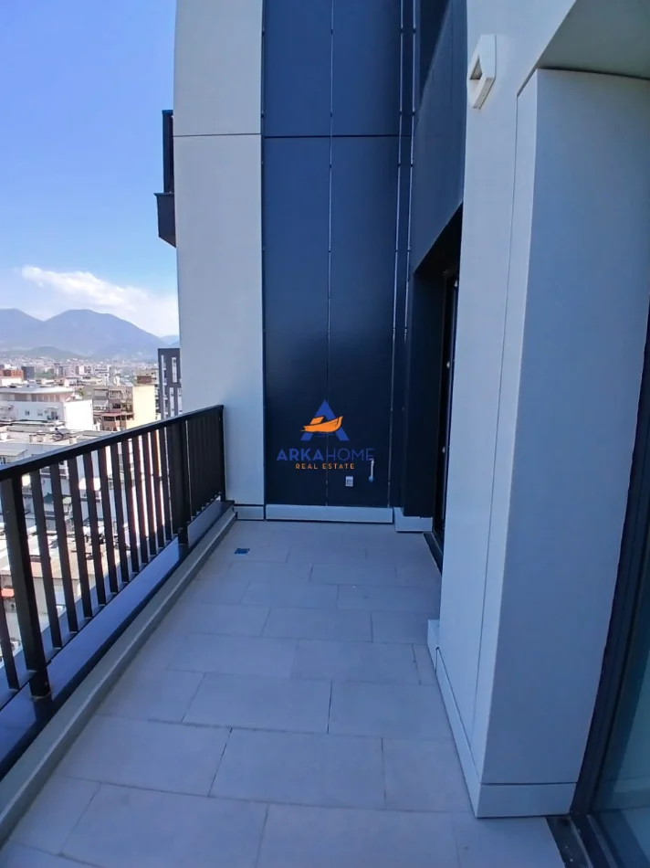 Tirane, jepet me qera apartament 2+1+Ballkon Kati 10, 109 m² 1.261 € 
