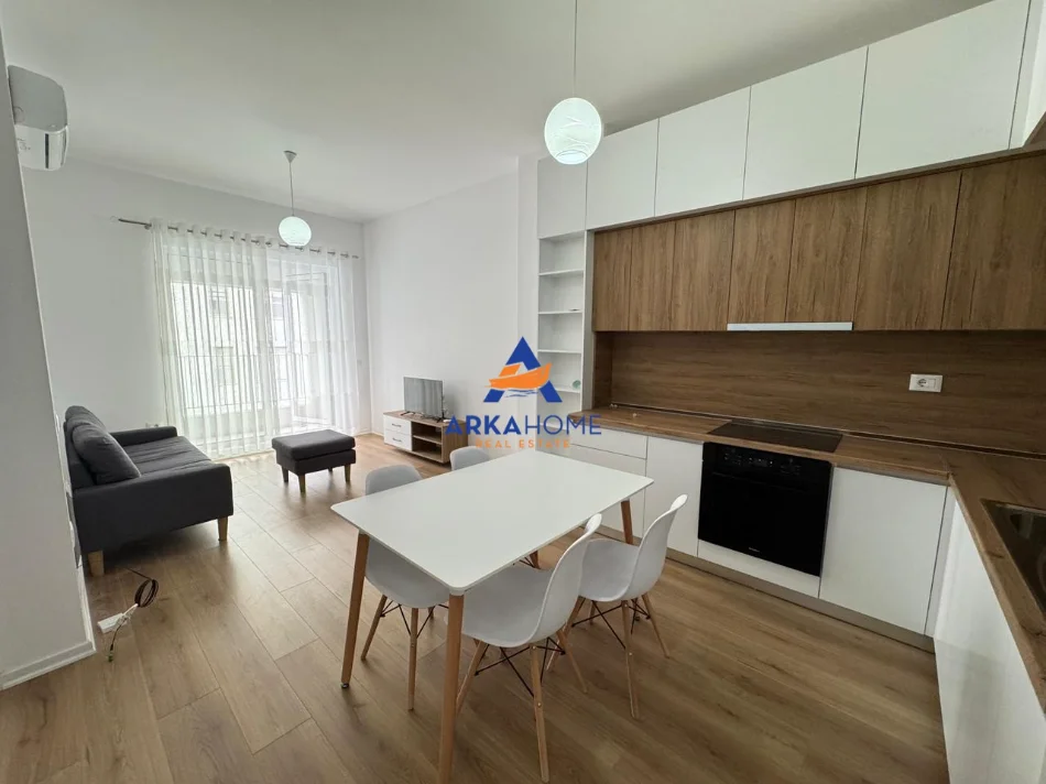 Tirane, jepet me qera apartament 1+1+Ballkon Kati 5, 61 m² 410 € 