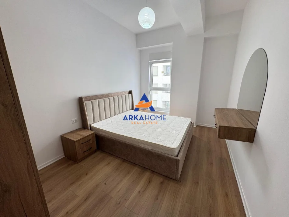 Tirane, jepet me qera apartament 1+1+Ballkon Kati 5, 61 m² 410 € 