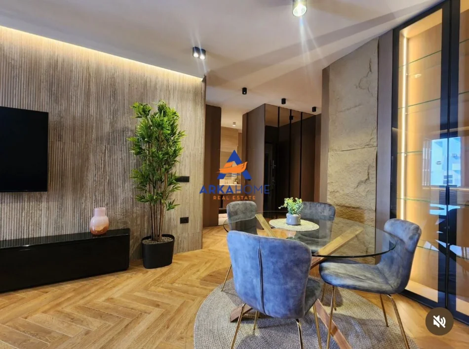 Tirane, jepet me qera apartament 2+1+Ballkon Kati 10, 84 m² 1.261 € 